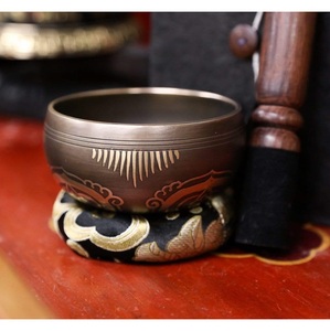 Cuenco para cantar Tibetano con cojín y Palo, cuenco para cantar con grabado de Buda para alivio corporal para Yoga, terapia de sonido, meditación y curación - Product Image 1