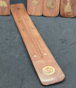 Porte-encens en bois plat naturel et écologique Étoiles en laiton Brûleur d'encens éthiquement fabriqué - Product Image 2