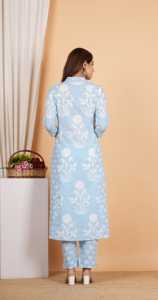 Ensemble Kurta Anarkali en coton Cambric bleu avec imprimé botanique, travail de miroir et col en V, manches 3/4, longueur mollet - Product Image 4