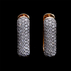 Boucles d'oreilles créoles classiques luxueuses en or 14 carats plaqué rhodium, ornées de diamants naturels ronds taille brillant de 0,59 carats, sertis pavé - Product Image 3