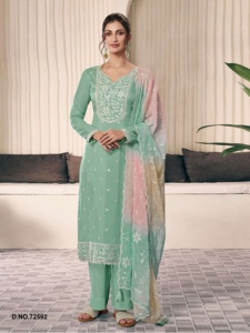 Hermoso traje de seda semi cosido con bordado de secuencia de hilo de fantasía perfecto para todas las ocasiones - Product Image 4