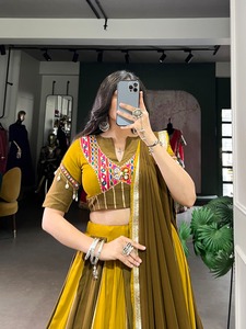 Beauty for Garba Night Designer Pure Rayon avec dentelle à paillettes avec dentelle Gota Patti Lace Touch Up Navratri Lehenga Choli - Product Image 6