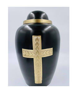 Urnas de cremación de Cruz Celta negra y dorada de latón para funerarias, incluida una bolsa de terciopelo gratis - Product Image 1