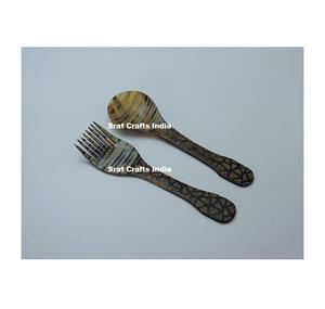 Couverts faits à la main de la meilleure qualité, cuillères à long manche en corne, cuillères à salade en corne pour la vaisselle à prix avantageux, design moderne - Product Image 5
