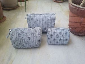ชุดกระเป๋าผ้าฝ้ายลายควิลท์มีซิปกระเป๋าจัดระเบียบเครื่องสำอาง3ขนาด - Product Image 3