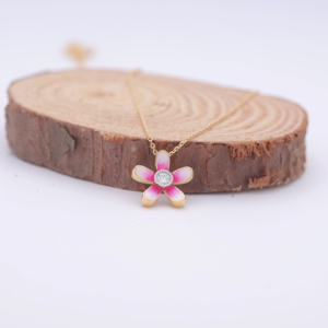 Collier pendentif fleur en or 18 carats multicolore Avina Jewels, émail rose, centre diamant, finition rhodiée |   Bijoux pour enfants | - Product Image 1