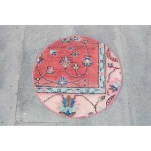 Alfombra Vintage de 1.7x1.7 pies, Alfombra Turca Redonda, Alfombra Ikat Roja y Azul - Product Image 1