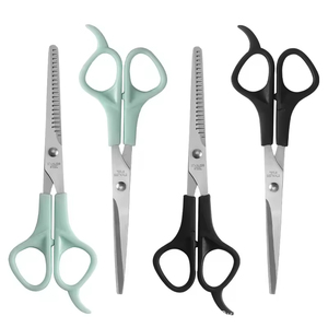 Ciseaux de barbier à coupe nette avec manche en plastique antidérapant offrant confort, durabilité et contrôle professionnel - Product Image 2