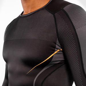 Rashguards de surf personnalisés pour hommes, manches longues, qualité supérieure, en spandex/polyester. - Product Image 2