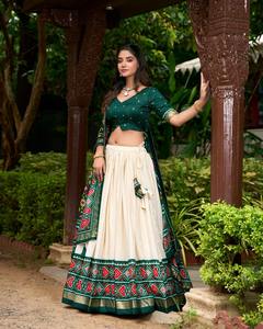 Nuevo vestido elegante Tussar Silk Lehenga Choli & Dupatta con estampado de Patola, exportador y proveedor indio a la venta - Product Image 6