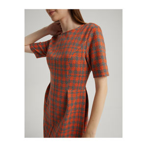 BGN ชุดเดรสผสมวิสโคสแขนสั้น ดีไซน์ลายฮาวด์สทูธ รุ่น W24D427 - Product Image 5