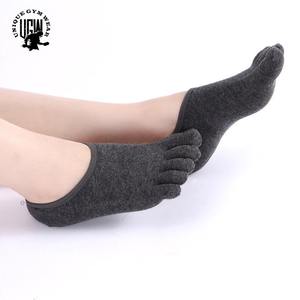 Customized Logo Available Crew <b>Socks</b>-Quick Dry Breathable Anti-Slip <b>Polyester</b>/Spandex/Nylon/Cotton for Men's Gym & Workout - Product Image 5