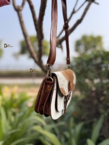 Bolso bandolera de estilo occidental de piel de vaca auténtica, nuevo bolso bohemio de usos múltiples de diseñador para mujer con patrón de caramelo - Product Image 2