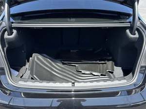 Magnifique voiture noire BM-W Série 3 M340i xDrive 2025 avec toit ouvrant, démarrage à distance, sièges en cuir, boîte automatique, jantes en alliage - Product Image 5