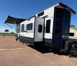 Remolque todoterreno de lujo 4x4 RV estándar para casa móvil de viaje disponible. - Product Image 1