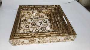 Ensemble de plateaux en bois enduit d'émail personnalisés de luxe avec un design végétal inspiré de l'art déco pour une présentation de repas et de service haut de gamme - Product Image 2