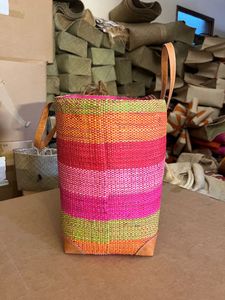 ARTIMADA Panier de courses moderne rayé en raphia de Madagascar avec poignées en cuir, coins, fermeture à cordon et poche, extra large pour pique-nique - Product Image 5