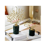 Sculpture unique en aluminium de conception d'arbre d'or avec la base décorant la pièce maîtresse de table à vendre dans le bas prix