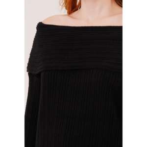 Pull décontracté en tricot noir à épaules dénudées Madonna - Product Image 3