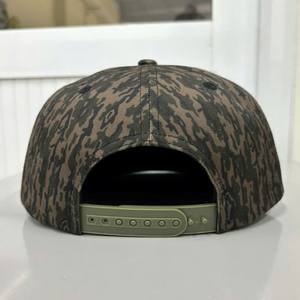 Gorra de 5 Paneles con Visera Plana, Estilo Camuflaje, con Cierre a Presión, Logotipo Personalizado, para Exteriores y Estilo Urbano, Fabricación OEM en Vietnam - Product Image 4