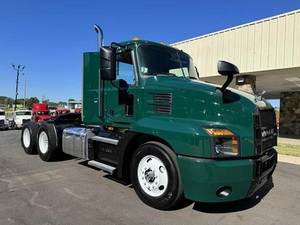 Mejor Precio 2020 2022 Camión Semirremolque Macks Anthem 64T con Cabina Dormitorio - MP8 415HP Camión Usado para Entrega a Nivel Nacional - Product Image 3