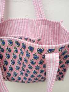 กระเป๋าผ้าฝ้ายพิมพ์ลายด้วยมือแบบควิลท์  ลายดอกไม้หลากสี  สายสะพายสองเส้น  ซับใน  ขายส่ง  ผลิตในอินเดีย  สำหรับฤดูหนาว - Product Image 6