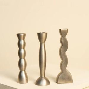 Porte-bougie en métal finition antique, support de bougie pour l'éclairage et la décoration de la maison, ensemble élégant de porte-bougie décoratif - Product Image 1