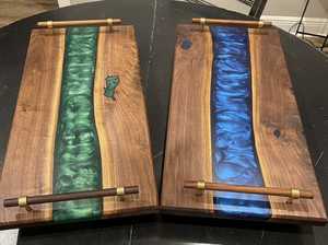 Bandeja de Servir Decorativa Hecha a Mano para Encimera de Cocina, de Resina Epoxi y Madera, con Asa de Metal de Lujo, Apta para Lavavajillas y Microondas, Acabado Pulido - Product Image 4