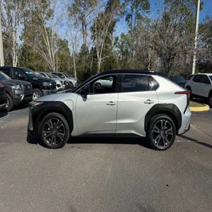 Toyota bZ4X Limited 2 2024 Abordable et Propre - Product Image 2