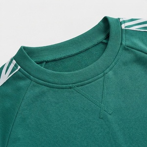 ชุดวอร์มออกกำลังกาย เสื้อครอป ฮู้ดดี้ กางเกงจ็อกเกอร์  รับผลิตตามแบบ  โลโก้สั่งทำ  ขายส่ง  ระบายอากาศได้ดี  แฟชั่น  สำหรับออกกำลังกาย ฟิตเนส เล่นกีฬา - Product Image 4