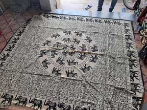 Tapiz de pared con temática de mandala hecho a medida, ideal para tiendas de suministros bohemios y tiendas de temática hippie en impresión de flores - Product Image 4