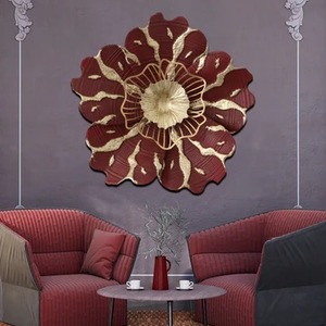 Art mural en métal de style royal, sculpture majestueuse qui ajoute du luxe et de l'élégance au salon, à la chambre à coucher ou aux espaces de bureau - Product Image 1