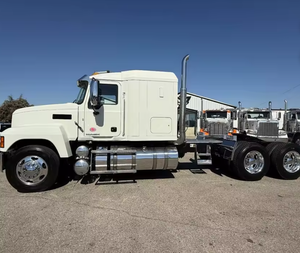 Camion semi-remorque Mackk Pinnacle CHU613 2018 à prix abordable - Cabine couchette à toit plat de 50 pouces, 505 CV, prêt à l'exportation - Product Image 3