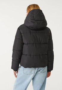 Veste d'hiver pour femmes personnalisée noire OEM à capuche bouffante fermeture éclair complète à revers manches longues respirant en peau de mouton veste à bulles en gros - Product Image 4