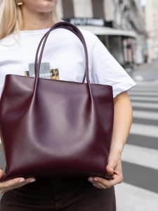 Sac fourre-tout en cuir pour femmes de la meilleure qualité avec plusieurs compartiments pour un usage polyvalent disponible à un prix raisonnable - Product Image 3