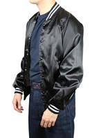 Streetwear nouveau style à la mode veste universitaire noire veste universitaire en satin soyeux respirant uni logo personnalisé veste universitaire en satin