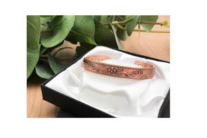 Brazalete dorado de metal de latón con diseño en relieve Magnate más vendido de la India a precio barato - Product Image 5