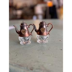 Ensemble de sel et poivre en laiton fini brillant avec des proportions équilibrées et un poids solide adapté à une utilisation quotidienne - Product Image 5