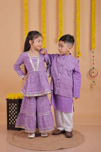 Hermoso conjunto de traje de hermano indio con elegante Lehriya Sharara para niños, niñas y niños para celebraciones culturales - Product Image 2