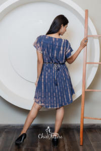 2025 Indigo Tie-Dye coton robe courte pour les femmes avec col en v ceinture et poches à la mode Boho décontracté été tenue Resort Wear Style - Product Image 6