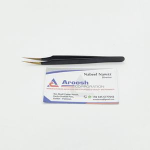 Pince à épiler d'isolation professionnelle pointe dorée couleur noire logo personnalisé en acier inoxydable de haute qualité pour l'extension de cils durable - Product Image 4