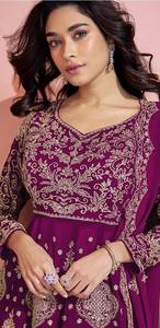 Presentando el nuevo diseñador Faux Georgette hilo de seda con Secuencia bordado trabajo Kurti y Palazzo con encaje en el borde Dupatta - Product Image 2