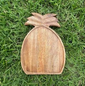Plato de servicio de madera con forma de piña de calidad superior para nueces, dulces, frutas - Product Image 6
