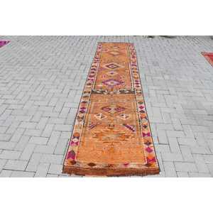 Alfombra Herki de 2.7x10.9 pies, Alfombra Turca Vintage, Alfombra de Camuflaje Naranja Rosa - Product Image 1