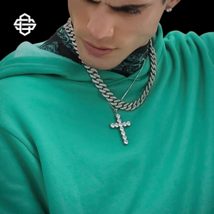 สร้อยคอจี้ไม้กางเขนสุดหรูสำหรับผู้ชายผู้หญิงประดับเพชรสวิสรูปฮิปฮอปเครื่องประดับคริสเตียนชุบเงิน - Product Image 1