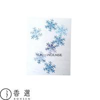 Porta Incienso Kosaido HANGA de Papel de 7cm con Estampado Floral 'Yuki' (Nieve), Aromas de Ámbar, Sándalo y Incienso, Kyoto, Japón