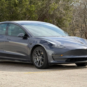 T-esla Model 3 RWD 2023 Usado en Buen Estado - Product Image 1