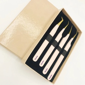 Pinzas de pestañas profesionales de acero inoxidable con puntas chapadas en oro recubiertas de Color Beije - Product Image 1