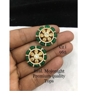 Boucles d'oreilles Kundan Chandbali finition antique de la meilleure qualité pour les événements traditionnels et les réunions de famille disponibles à un prix abordable - Product Image 1