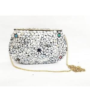 Pochette tendance en coquillage MOP pour femmes, sac à bandoulière en mosaïque de perles fait à la main avec chaîne en métal, pochette de luxe pour femmes pour cadeaux - Product Image 6